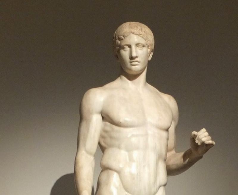 Sculpture grecque classique Doryphore de Polyclète symbole de la perfection humaine